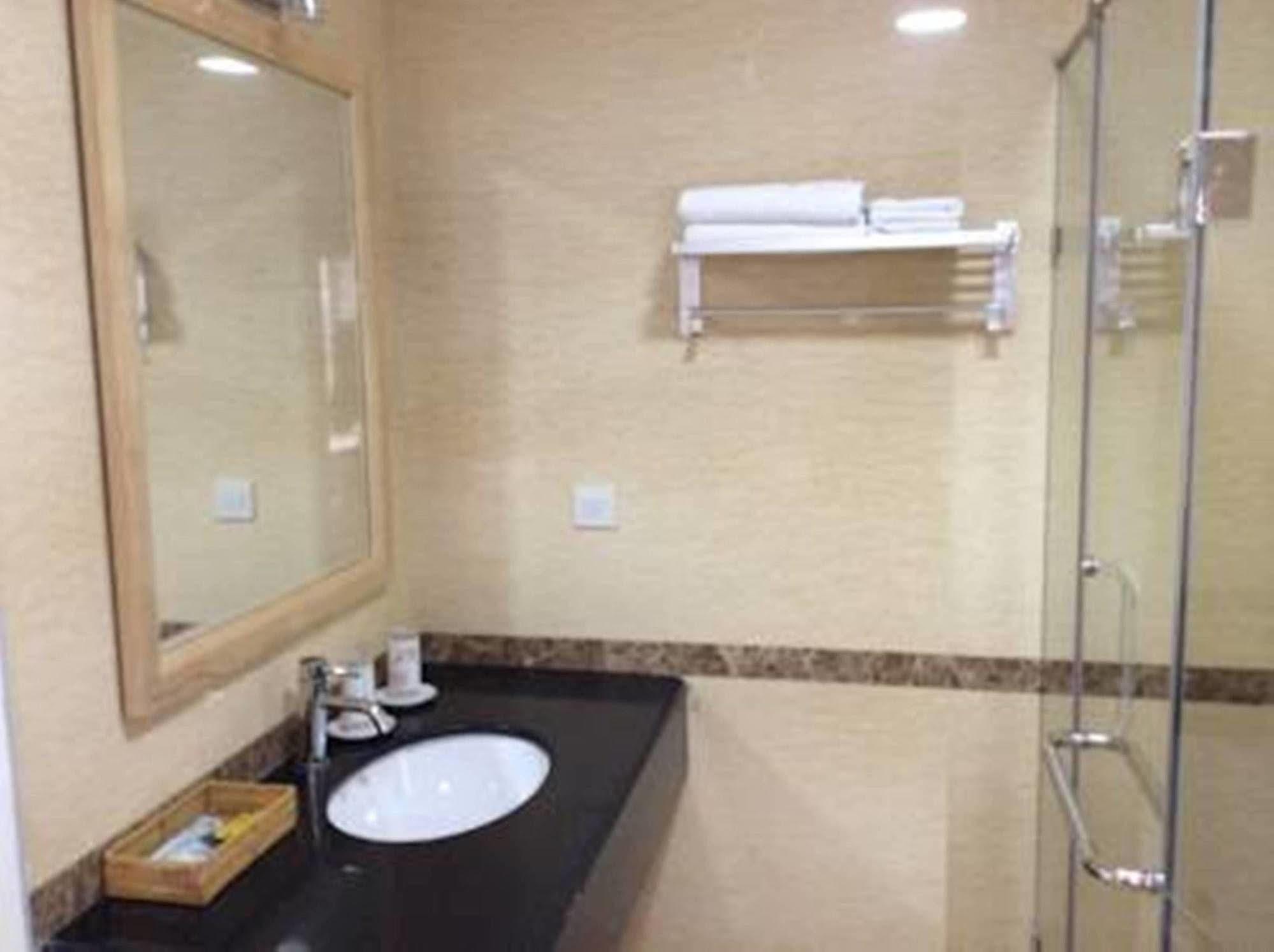 Oyo 236 Hoa Mai Boutique Hotel Da Nang Buitenkant foto